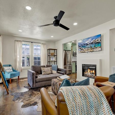 Southern Charm - Near Main With Hot Tub Fredericksburg Exterior photo